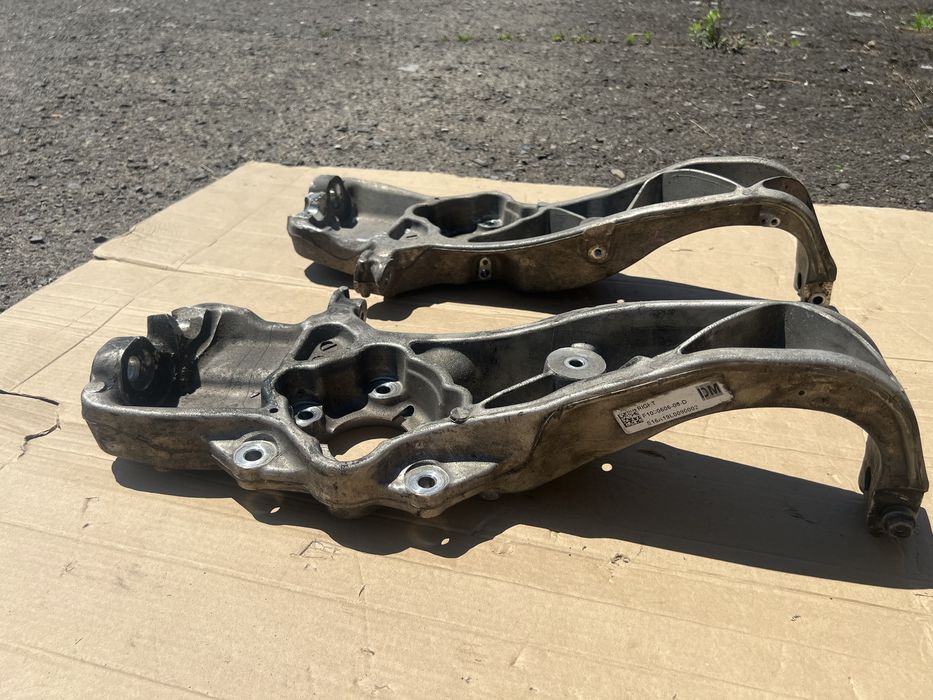 Цапфа, поворотний кулак Tesla model S rest передня права