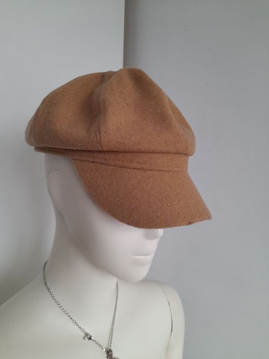 Nowy beret z daszkiem Stradivarius