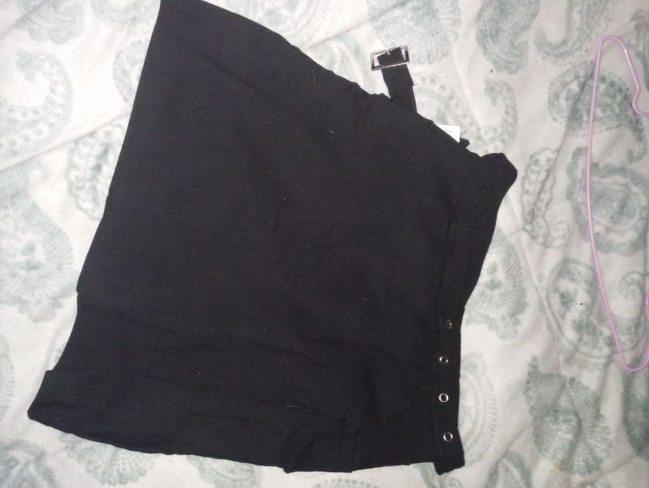 Saia com bolsos de lado