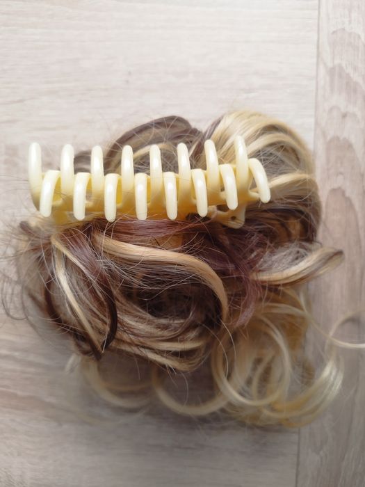 Dopinka włosów klamra z kokiem pasemka blond