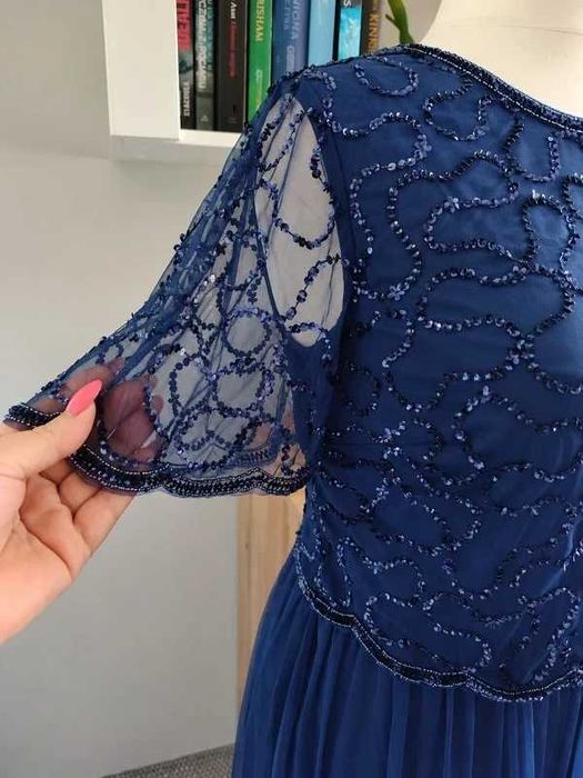 Niebieska sukienka maxi zdobiona cekinami 42