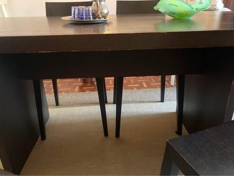 Mesa com 4 cadeiras