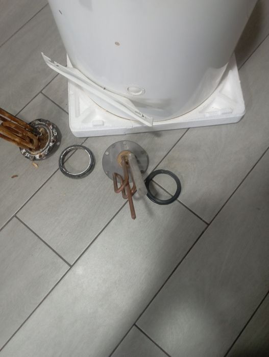 Продам бойлер ROUND 50л