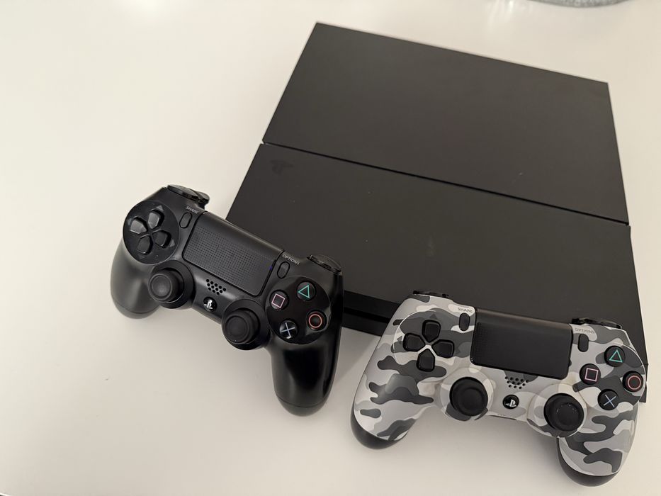 PS4 (Com 2 comandos, 2 jogos)