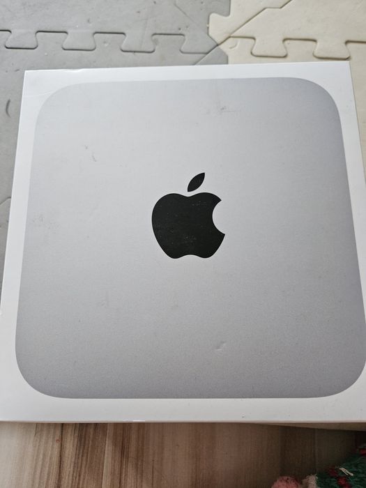 Komputer Mac mini with Apple