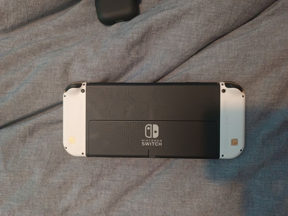 Nintendo Switch OLED Zelda Tears Of The Kingdom + 128GB micro SD