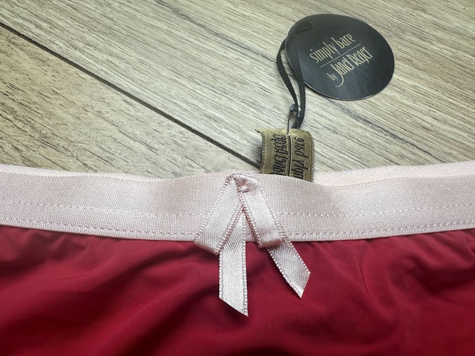 Stringi czerwone nowe 48