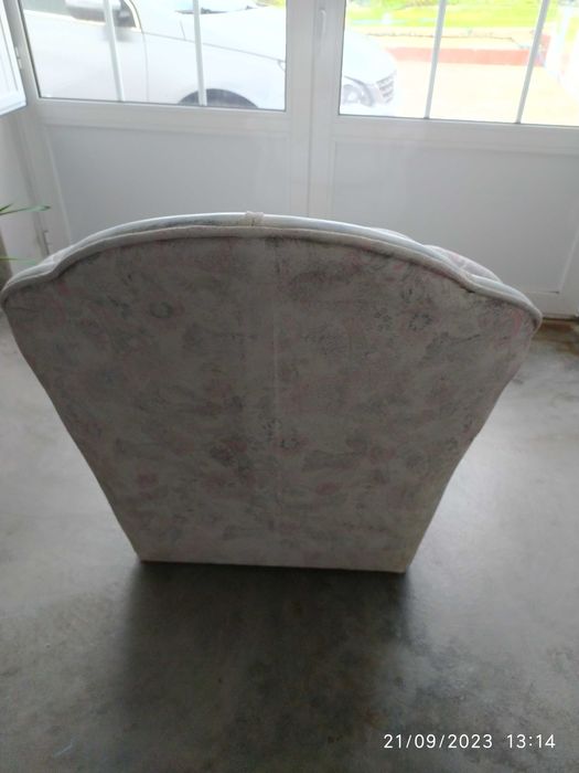 Vendo conjunto de sofá cama e duas poltronas