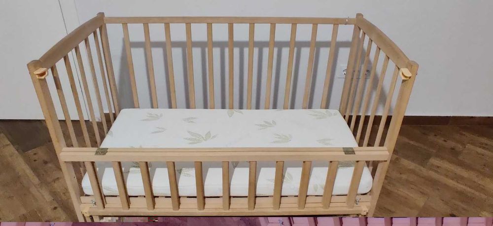 Кроватка дитяча з маятником з натурального дерева без лаку, еко+матрас