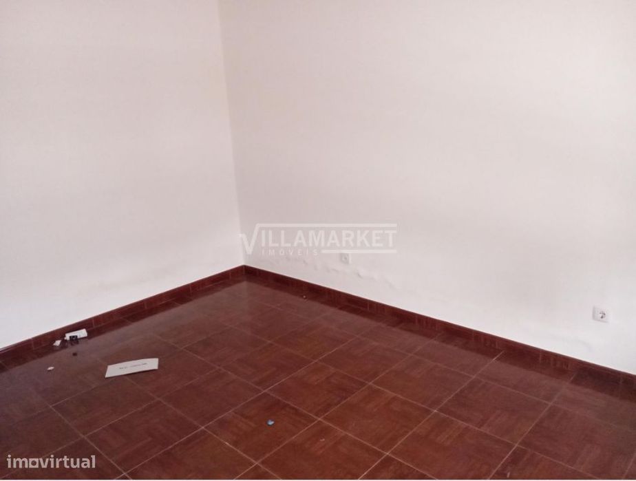 Moradia V3 isolada da banca com logradouro situada em Foros da Afeitei