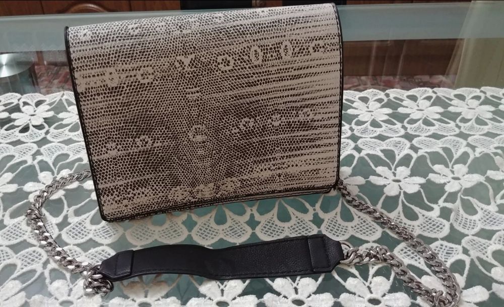 Elegancka torebka na łańcuszku H&M