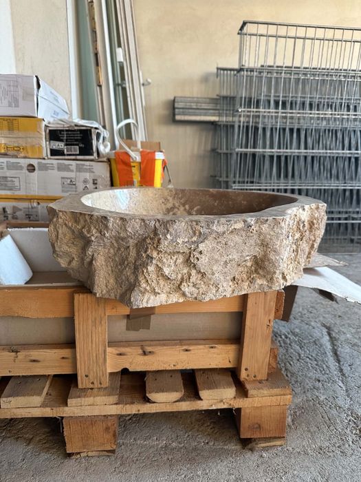 Piekna umywalka do łazienki z kamienia naturalnego