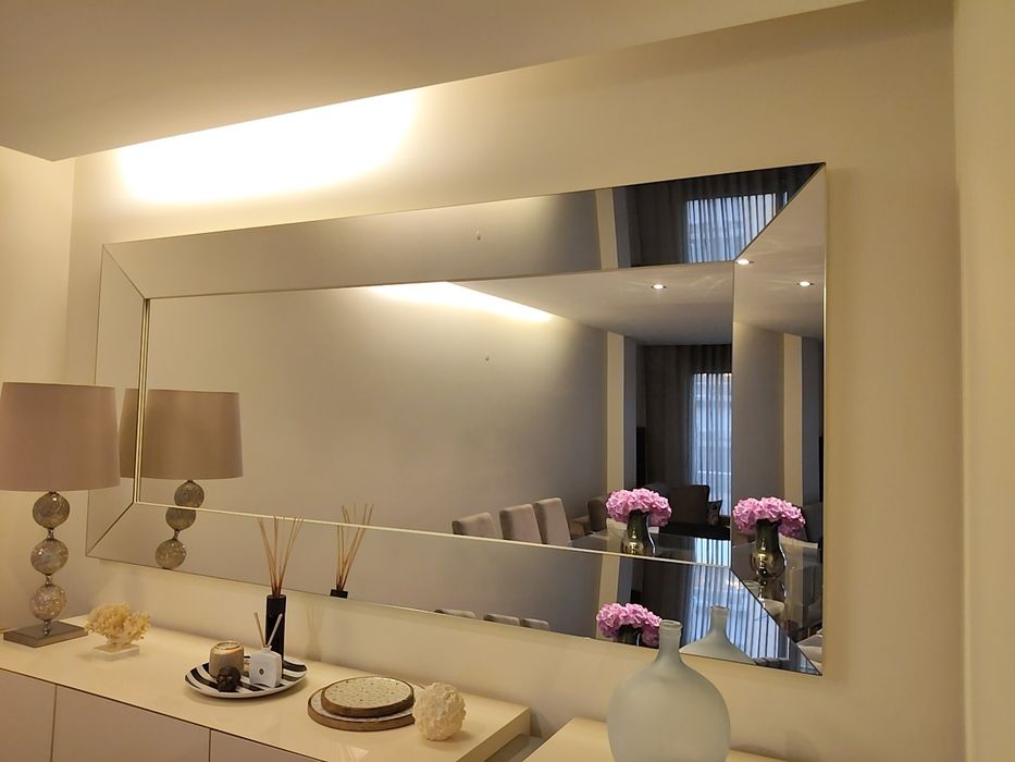 Conjunto de Sala de Jantar Interdesign: Mesa Vidro/Metal + 8 Cadeiras + Espelho Panorâmico