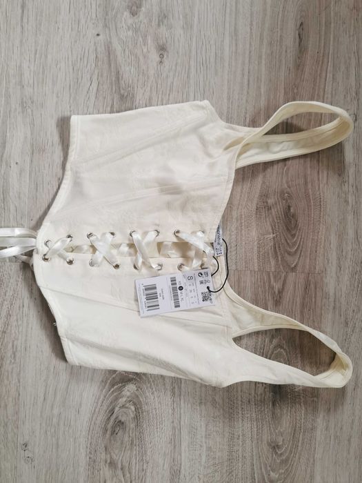 Top z metką, Stradivarius