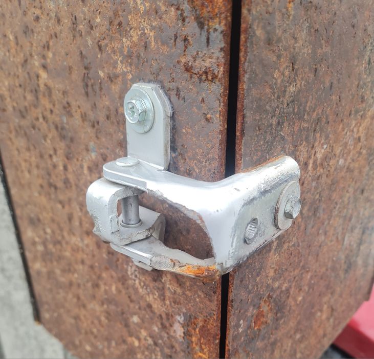 Металева розподільна скринька / електрощиток (б/у)