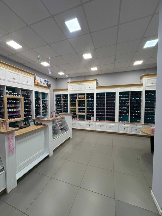 Продаж діючого магазину доглядової косметики (манікюр, педикюр, тощо)