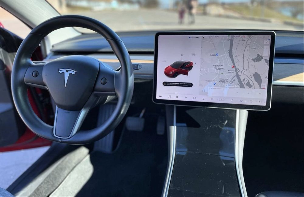 Оренда Tesla для таксі 490+ км