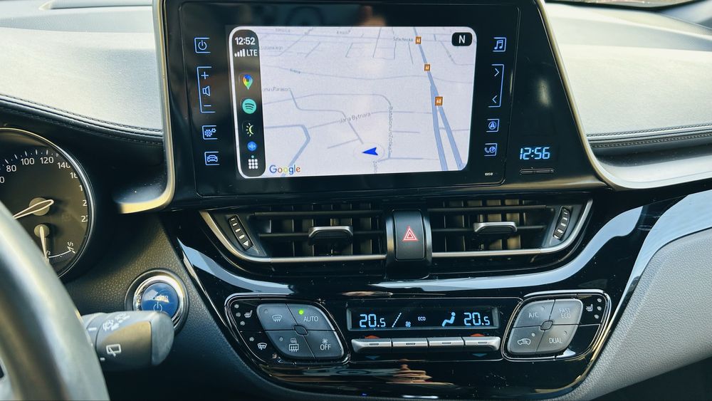 Toyota CHR  rocznik 2019 1.8 hybrid