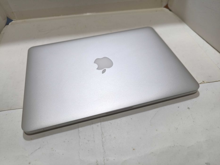 Apple Macbook Pro 13 i5 SSD 256GB 8GB ram Iris Retina