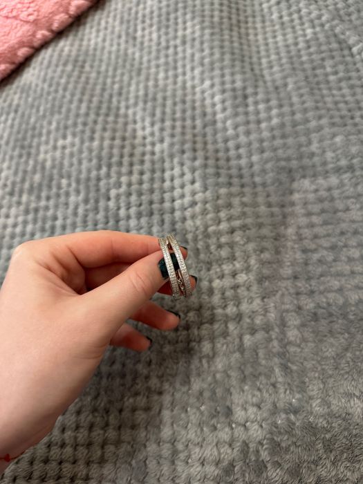 Сережки кільця з камінцями