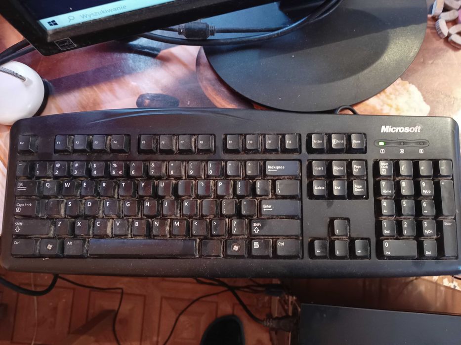 Komputer z monitorem 22 cale