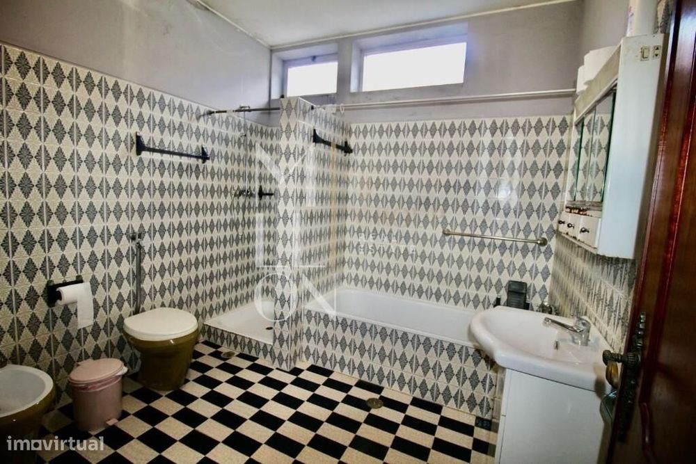 Moradia T5 Em Bustos | Lote De 2.050 M² | Oliveira Do Bairro