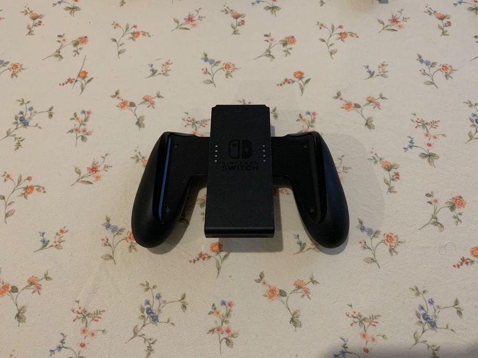 Nintendo Switch em ótimo estado com comando extra, caixa original