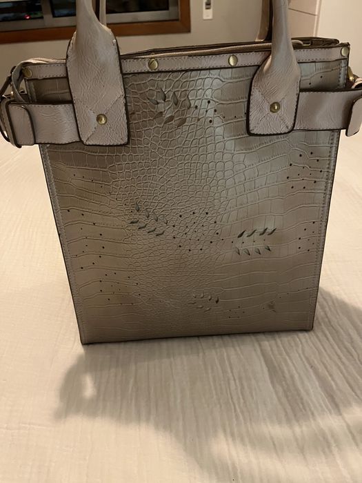 Bolsa senhora rigida, com 2 alças pequena e uma grande