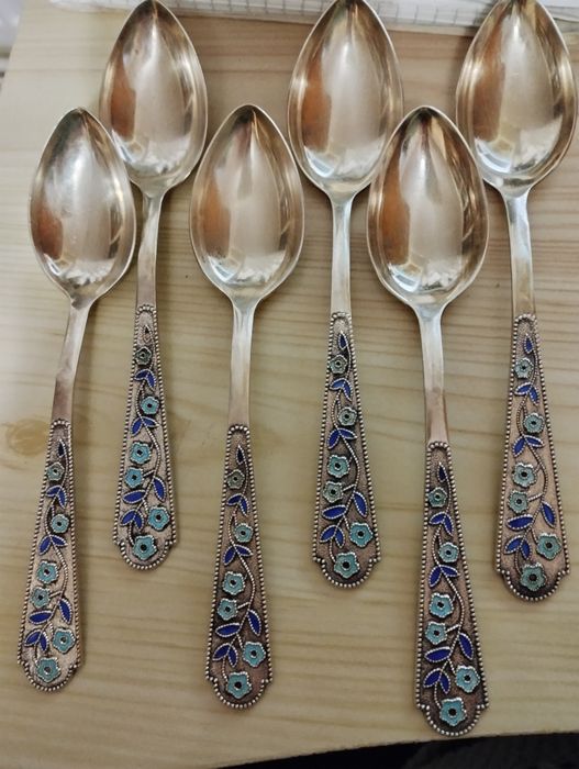Продаю   чайні     срібні     ложечки