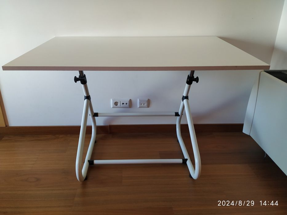 Vendo estirador com cadeira