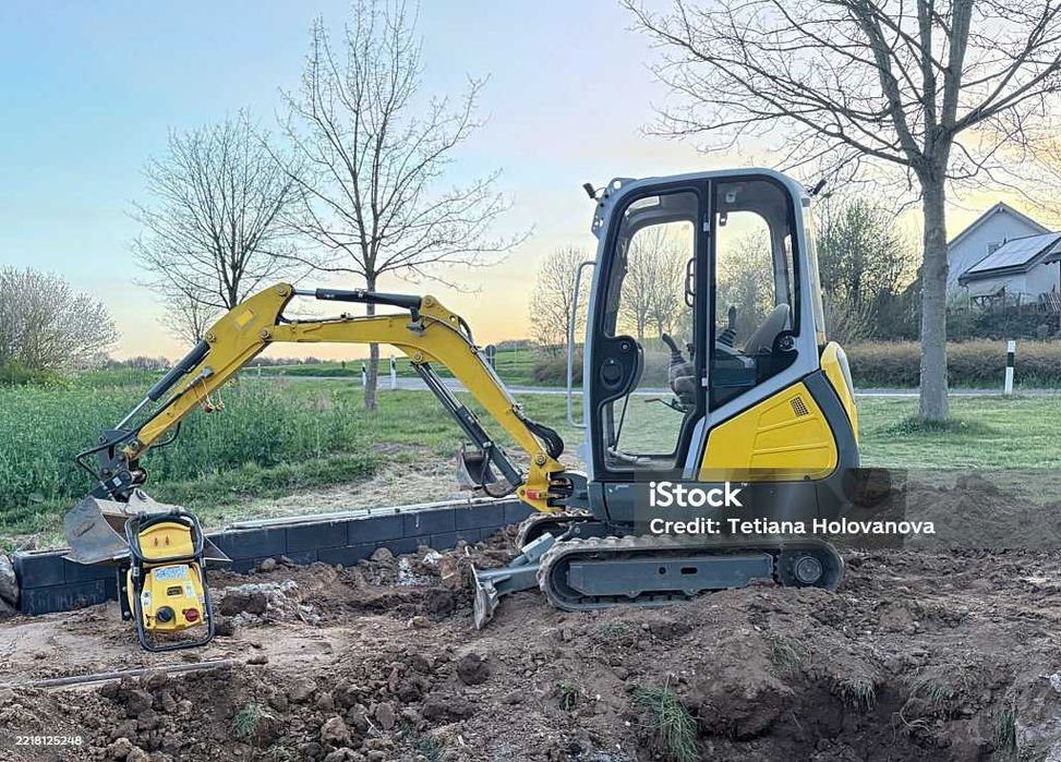 Prace ziemne, usługi minikoparką, ładowarką. Transport kruszyw