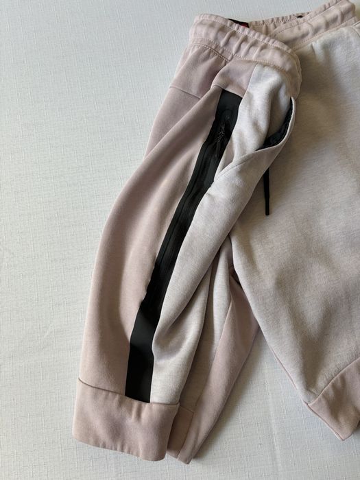Męskie spodenki Nike Tech Fleece szaro-pudrowy róż