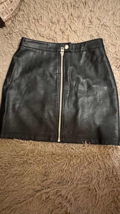 шкіряна спідниця і шкіряні шорти