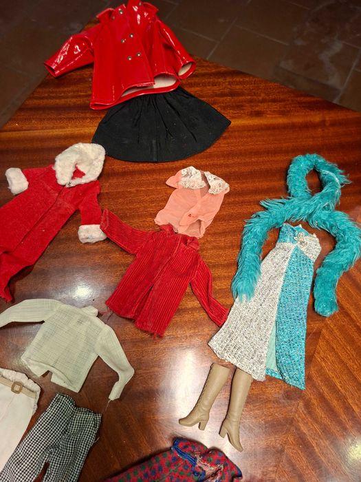 Barbie anos 70/80 - Conjunto de mala armário + Barbie c/adereços - outros brinquedos antigos