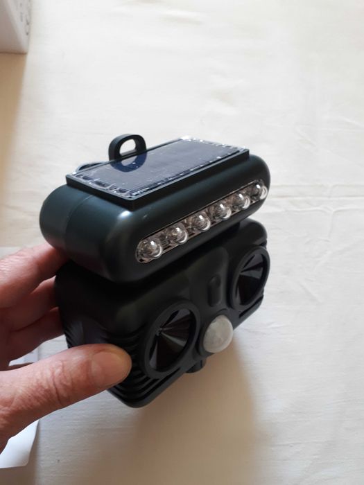 Ультрозвуковий відлякувач тварин на сонячній батареіі H7016