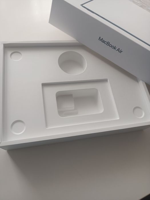 Pudełko po Macbooku
