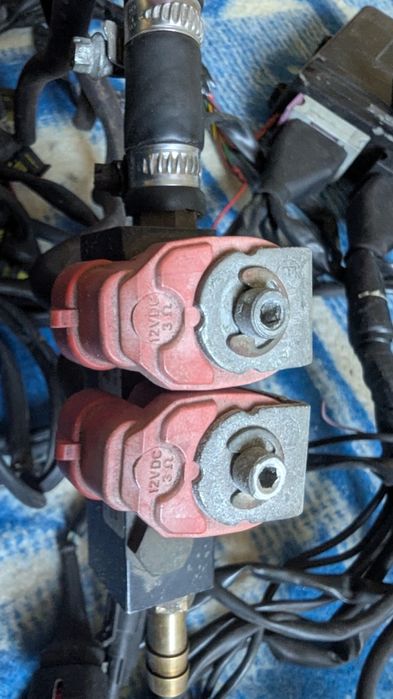 Комплект гбо 4 на 6 цилиндров ГБО 6 цилиндров снято с VW T4