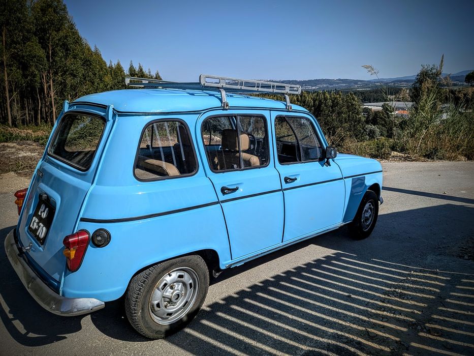 Carro clássico Renault 4L