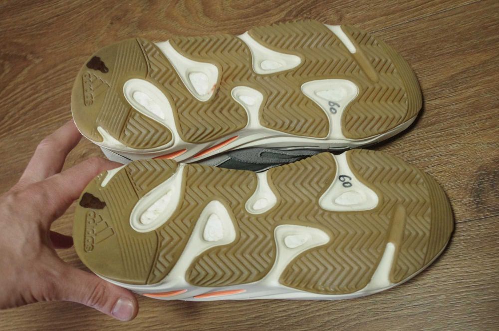 Кросівки Adidas Yeezy Boost 700 magnet 40 розмір оригінал чудовий стан