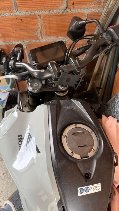Mota honda cb125r 2021 acidentada com documentação