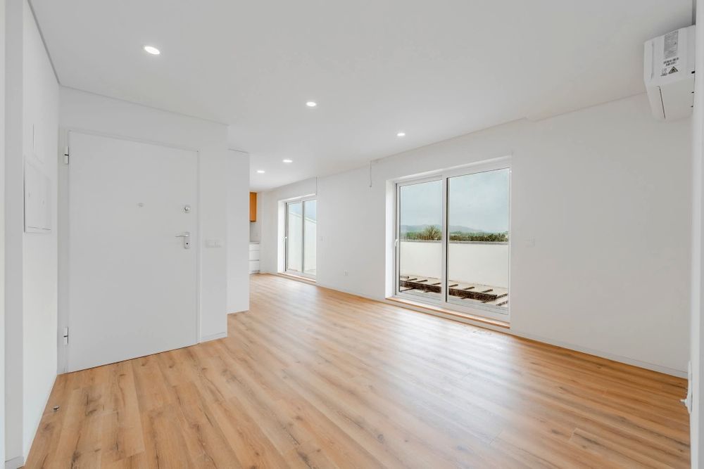 T3 Novo (2025) com Terraço Privativo de 50m – Centro de Amares
Preço: 278.000€ (fixo)