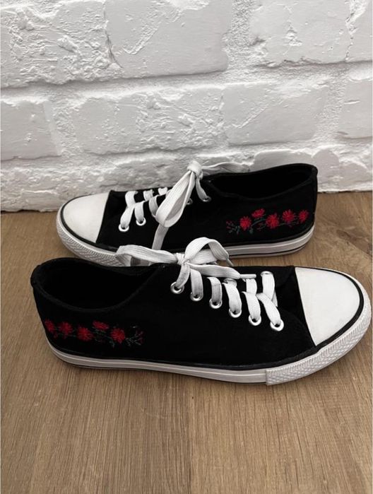 Жіночі чорні кеди