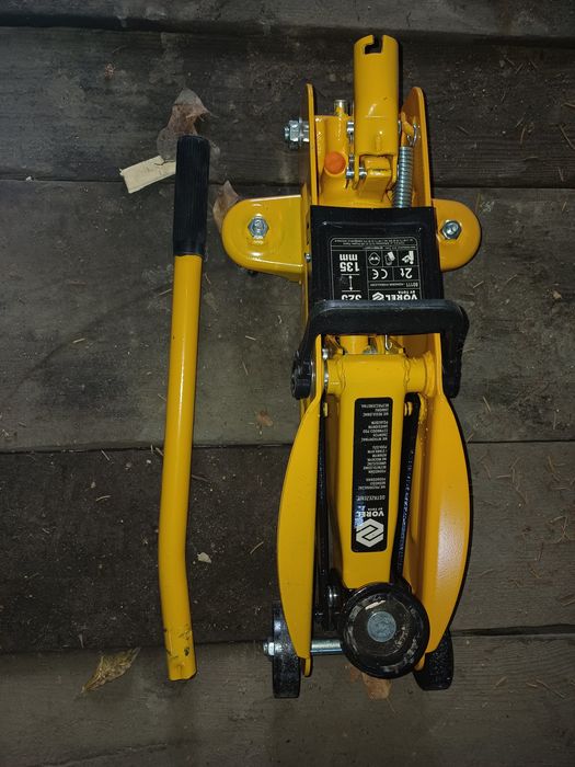 Lewarek podnośnik samochodowy