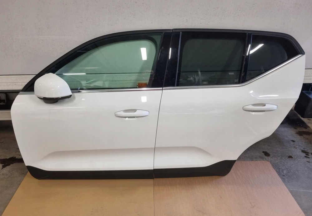 Volvo XC40 II Дверь левая правая двери со стеклом разборка хс40