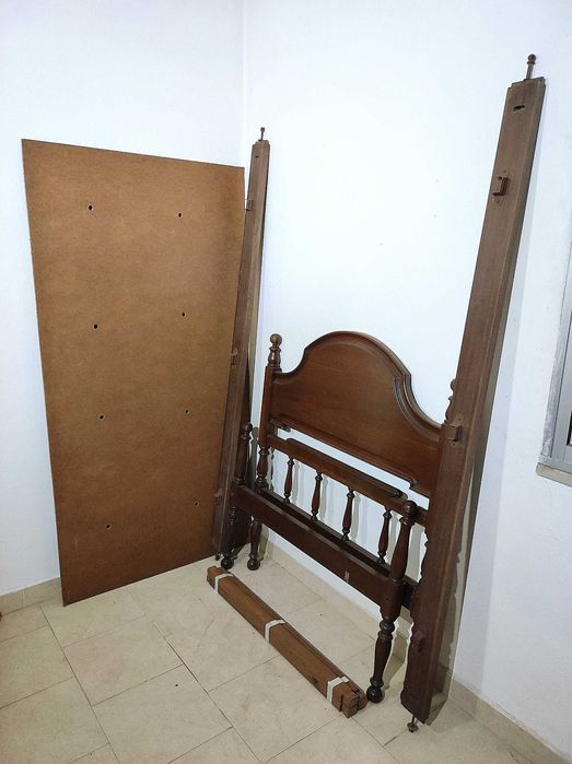 Mobília quarto madeira cama mesa cabeceira cómoda escrivaninha cadeira