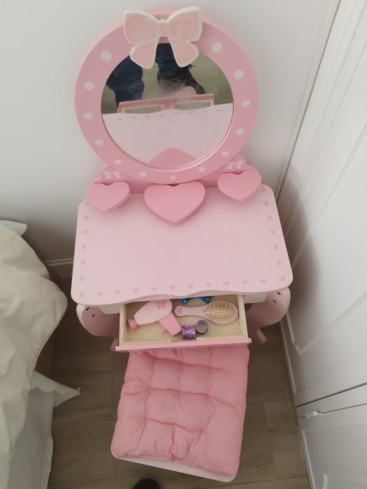 Mesa de maquiagem de criança