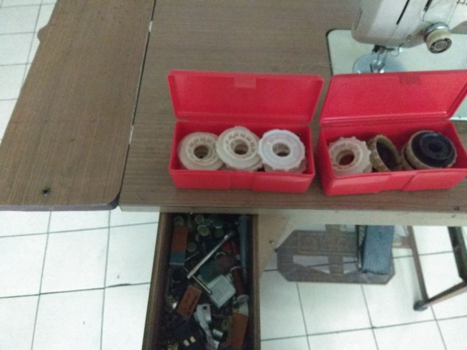 Máquina de Costura Elétrica - Marca Alfa (com Avaria) - Antiguidade