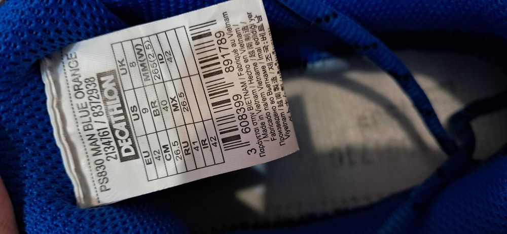 Кросівки.               .