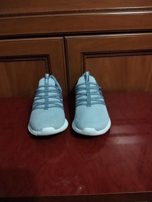 Взуття , кросівки Skechers