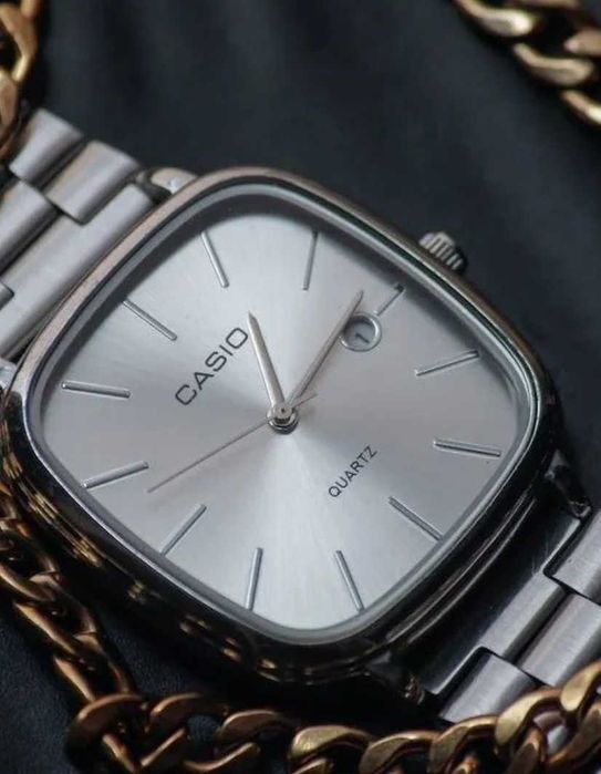 Чоловічий годинник Casio Quartz в срібному кольорі